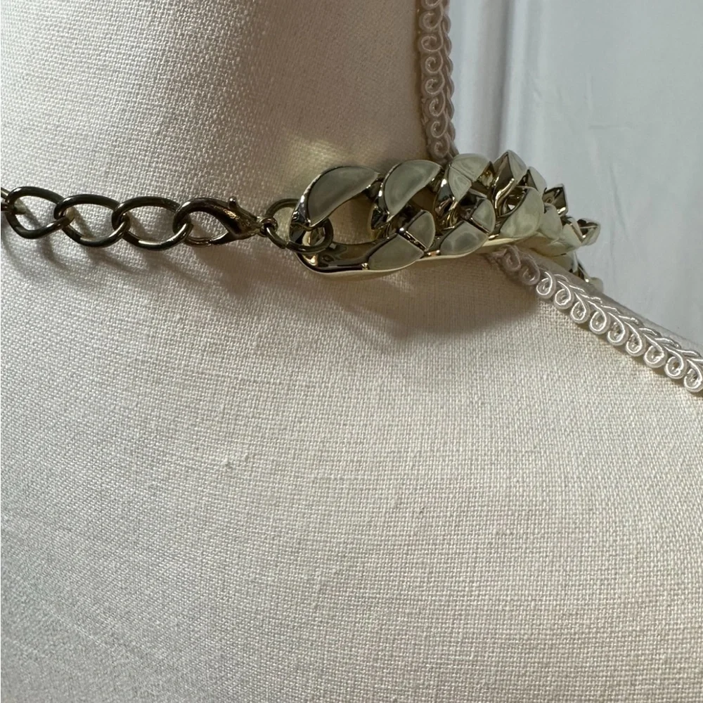 Cache Size M backless top with adjustable chain neckline. - Picture 5 of 8